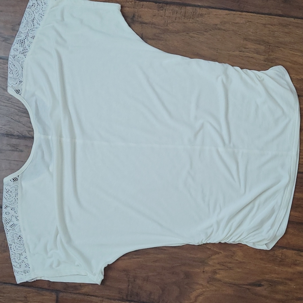 LACE DETAIL TOP - Picture 4 of 4
